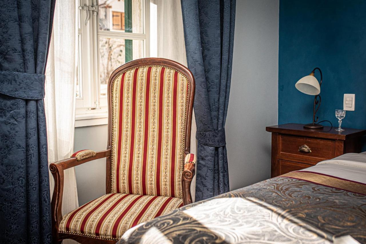 Bed & Breakfast Theatre Luxury