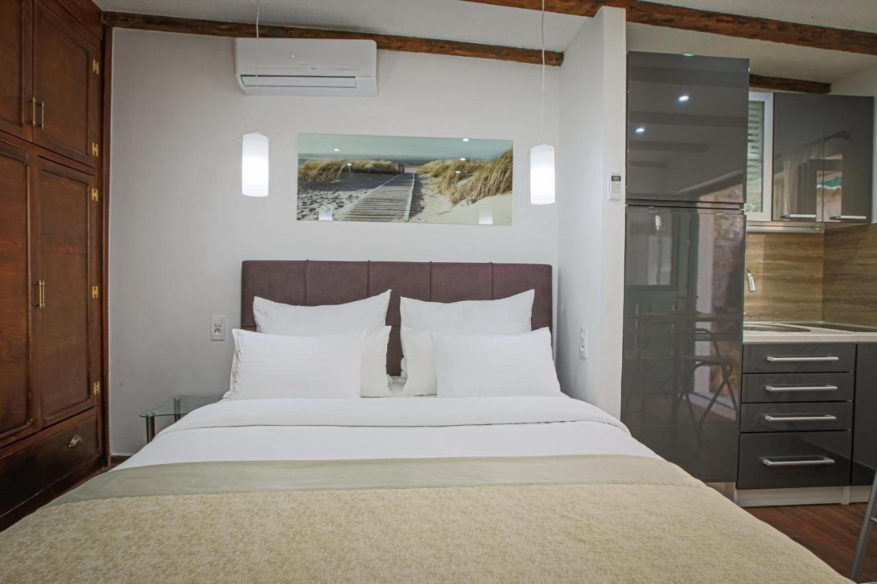 Bed & Breakfast Theatre Luxury